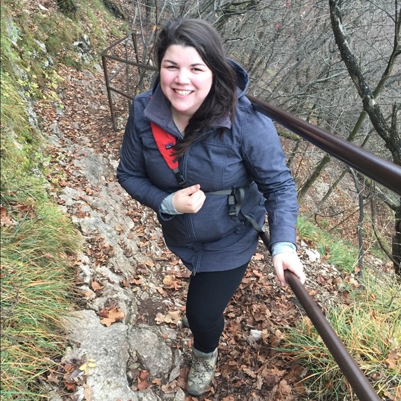 Meet your Posher, Kelsey - Picture 3 of 3